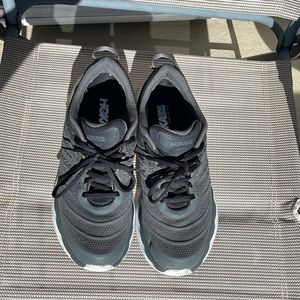 Hoka Akasa 10.5 wide women’s